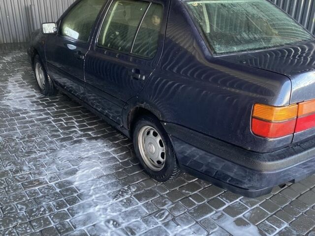 Чорний Фольксваген Венто, об'ємом двигуна 1.8 л та пробігом 172 тис. км за 750 $, фото 2 на Automoto.ua