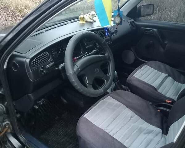 Черный Фольксваген Венто, объемом двигателя 1.78 л и пробегом 350 тыс. км за 2299 $, фото 6 на Automoto.ua