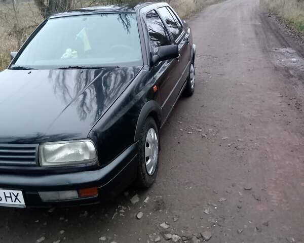 Черный Фольксваген Венто, объемом двигателя 1.78 л и пробегом 350 тыс. км за 2299 $, фото 2 на Automoto.ua