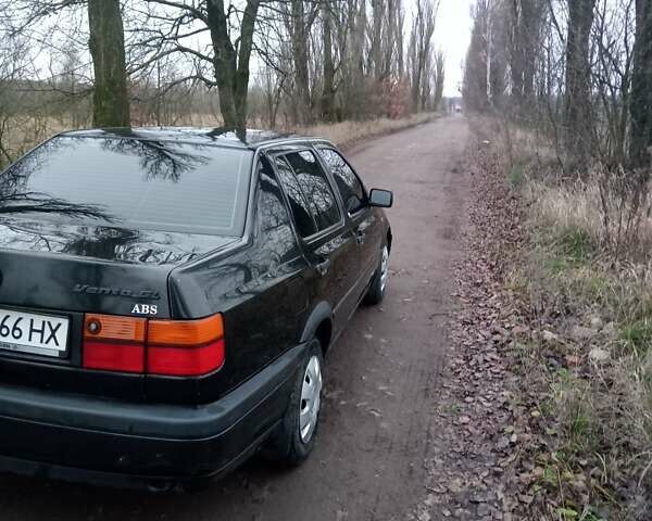 Черный Фольксваген Венто, объемом двигателя 1.78 л и пробегом 350 тыс. км за 2299 $, фото 3 на Automoto.ua