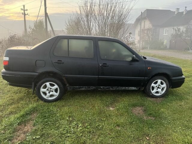 Чорний Фольксваген Венто, об'ємом двигуна 0 л та пробігом 250 тис. км за 450 $, фото 1 на Automoto.ua