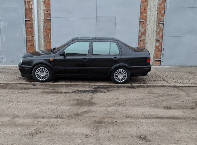 Фольксваген Венто 1993 в Черновцах на Automoto.ua Черный Фольксваген Венто, объемом двигателя 1.9 л и пробегом 90 тыс. км за 2442 $, фото 3 на Automoto.ua