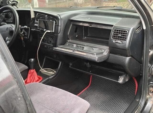 Черный Фольксваген Венто, объемом двигателя 1.9 л и пробегом 95 тыс. км за 2322 $, фото 2 на Automoto.ua