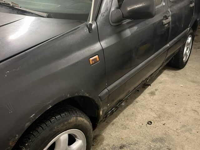 Чорний Фольксваген Венто, об'ємом двигуна 0 л та пробігом 250 тис. км за 450 $, фото 5 на Automoto.ua