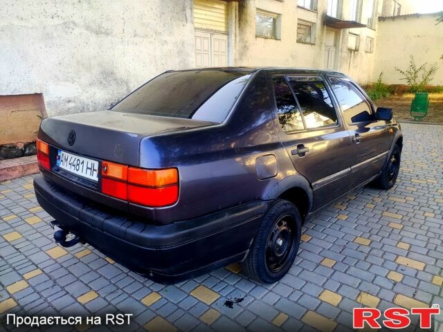 Фиолетовый Фольксваген Венто, объемом двигателя 1.8 л и пробегом 250 тыс. км за 1300 $, фото 4 на Automoto.ua