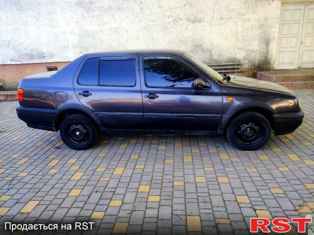 Фиолетовый Фольксваген Венто, объемом двигателя 1.8 л и пробегом 250 тыс. км за 1300 $, фото 3 на Automoto.ua