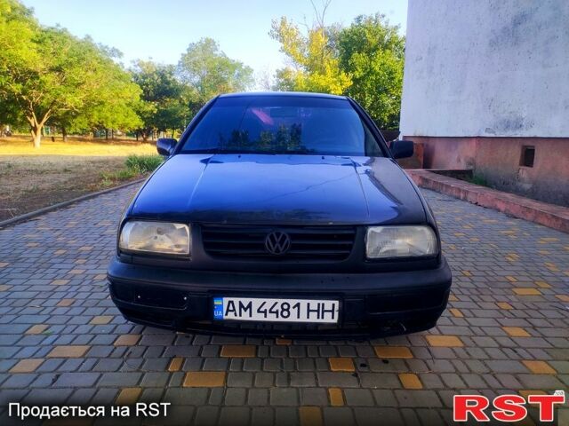 Фиолетовый Фольксваген Венто, объемом двигателя 1.8 л и пробегом 250 тыс. км за 1300 $, фото 1 на Automoto.ua