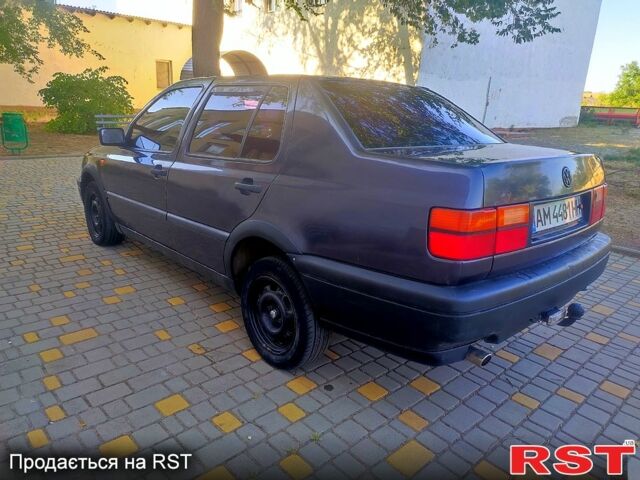 Фиолетовый Фольксваген Венто, объемом двигателя 1.8 л и пробегом 250 тыс. км за 1300 $, фото 6 на Automoto.ua