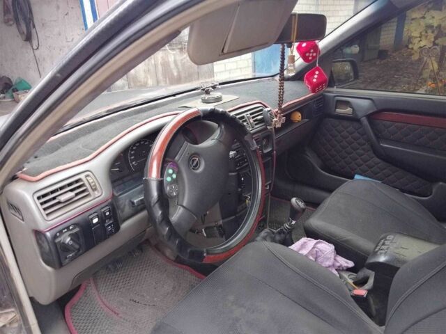 Коричневий Фольксваген Венто, об'ємом двигуна 2 л та пробігом 200 тис. км за 2000 $, фото 5 на Automoto.ua