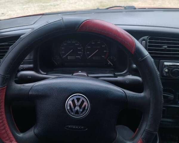 Красный Фольксваген Венто, объемом двигателя 1.78 л и пробегом 300 тыс. км за 2500 $, фото 4 на Automoto.ua