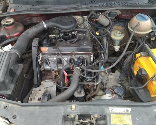 Красный Фольксваген Венто, объемом двигателя 1.78 л и пробегом 300 тыс. км за 2500 $, фото 3 на Automoto.ua