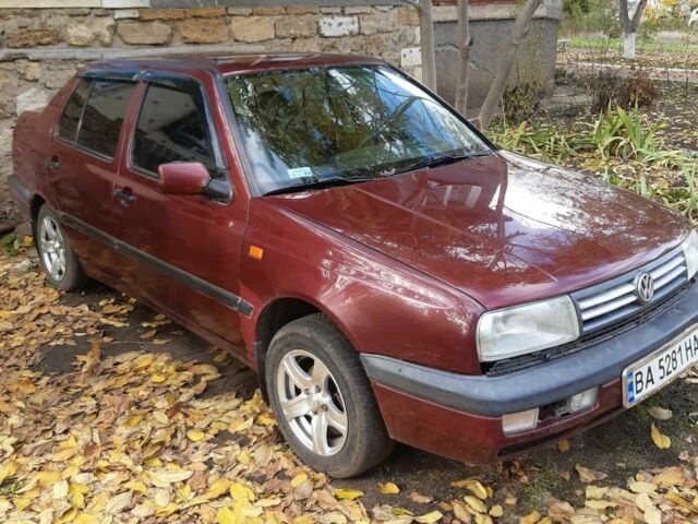 Красный Фольксваген Венто, объемом двигателя 1.8 л и пробегом 286 тыс. км за 2100 $, фото 2 на Automoto.ua