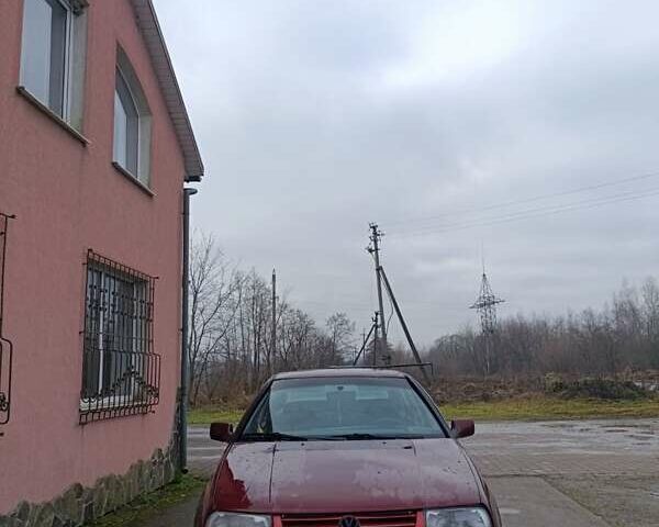 Червоний Фольксваген Венто, об'ємом двигуна 1.9 л та пробігом 300 тис. км за 1750 $, фото 2 на Automoto.ua