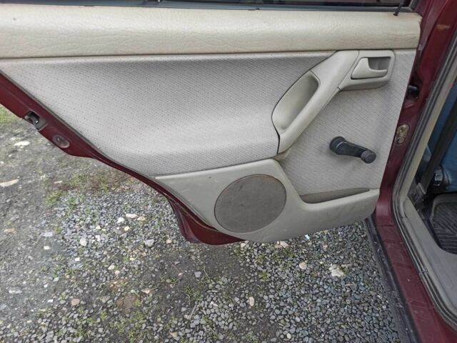 Красный Фольксваген Венто, объемом двигателя 1.8 л и пробегом 379 тыс. км за 22859 $, фото 16 на Automoto.ua