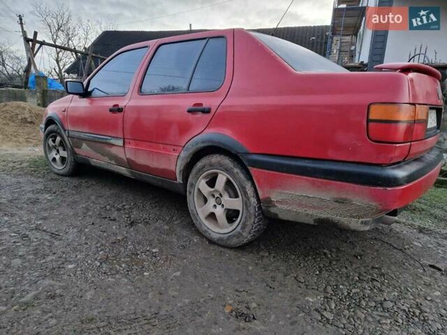 Красный Фольксваген Венто, объемом двигателя 1.9 л и пробегом 350 тыс. км за 1800 $, фото 3 на Automoto.ua