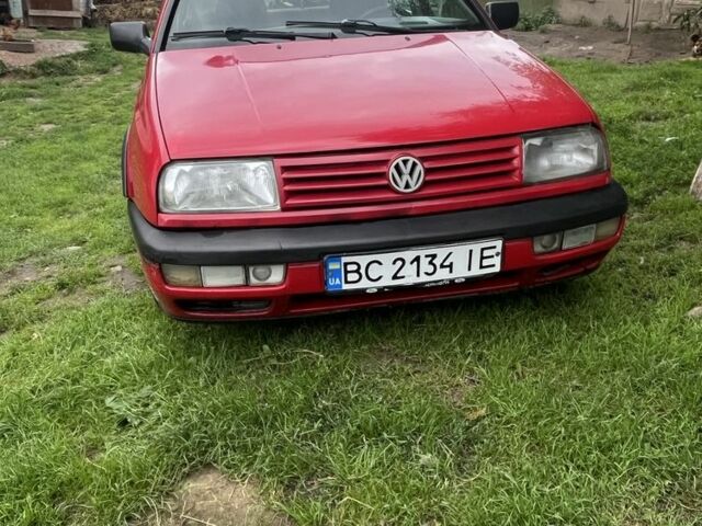 Червоний Фольксваген Венто, об'ємом двигуна 1.8 л та пробігом 12 тис. км за 1690 $, фото 1 на Automoto.ua