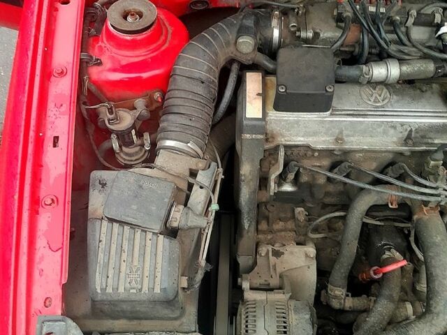 Красный Фольксваген Венто, объемом двигателя 2 л и пробегом 257 тыс. км за 2600 $, фото 9 на Automoto.ua