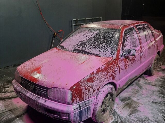 Красный Фольксваген Венто, объемом двигателя 1.9 л и пробегом 248 тыс. км за 1500 $, фото 1 на Automoto.ua