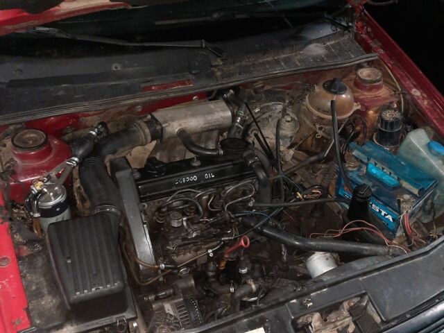 Красный Фольксваген Венто, объемом двигателя 1.9 л и пробегом 248 тыс. км за 1500 $, фото 9 на Automoto.ua