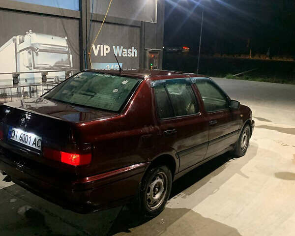 Червоний Фольксваген Венто, об'ємом двигуна 1.9 л та пробігом 250 тис. км за 2100 $, фото 4 на Automoto.ua