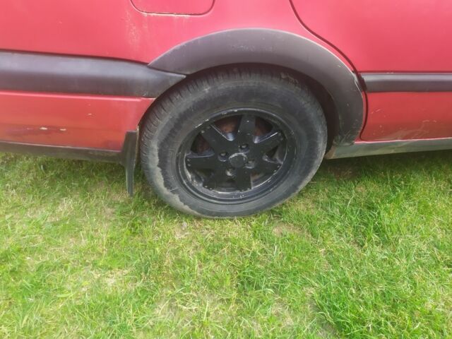 Красный Фольксваген Венто, объемом двигателя 1.8 л и пробегом 280 тыс. км за 1450 $, фото 4 на Automoto.ua