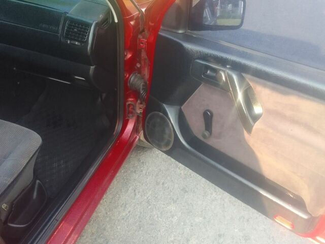 Красный Фольксваген Венто, объемом двигателя 1.8 л и пробегом 550 тыс. км за 1500 $, фото 7 на Automoto.ua