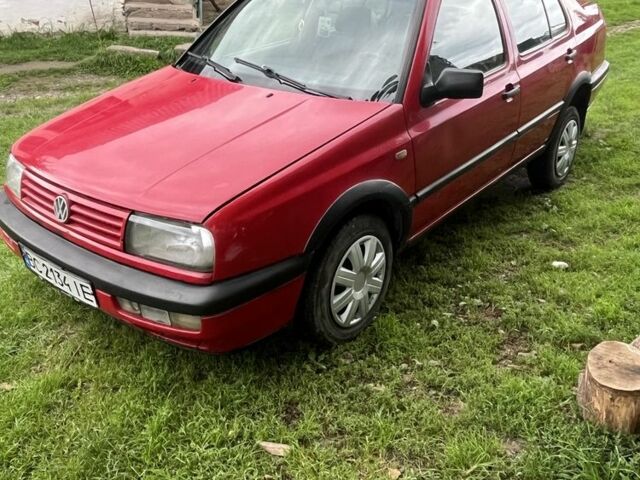 Червоний Фольксваген Венто, об'ємом двигуна 1.8 л та пробігом 12 тис. км за 1690 $, фото 2 на Automoto.ua