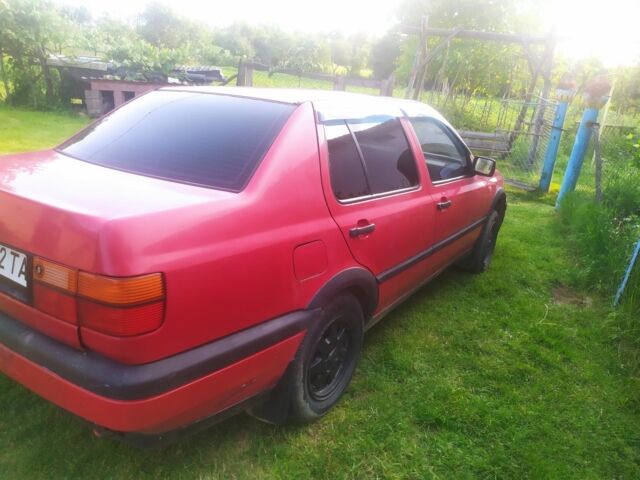 Красный Фольксваген Венто, объемом двигателя 1.8 л и пробегом 280 тыс. км за 1450 $, фото 5 на Automoto.ua