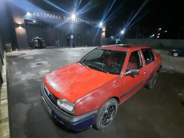 Красный Фольксваген Венто, объемом двигателя 1.9 л и пробегом 248 тыс. км за 1500 $, фото 4 на Automoto.ua