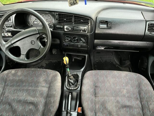 Червоний Фольксваген Венто, об'ємом двигуна 1.8 л та пробігом 12 тис. км за 1690 $, фото 3 на Automoto.ua