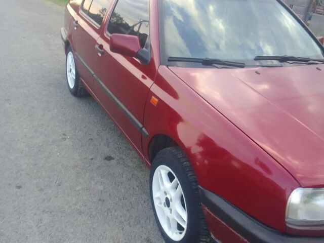 Красный Фольксваген Венто, объемом двигателя 1.8 л и пробегом 550 тыс. км за 1500 $, фото 3 на Automoto.ua