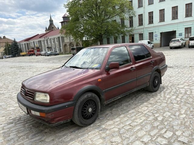 Червоний Фольксваген Венто, об'ємом двигуна 1.9 л та пробігом 316 тис. км за 2800 $, фото 3 на Automoto.ua