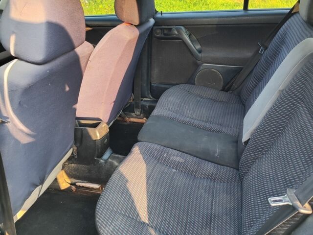 Красный Фольксваген Венто, объемом двигателя 1.8 л и пробегом 56 тыс. км за 450 $, фото 2 на Automoto.ua