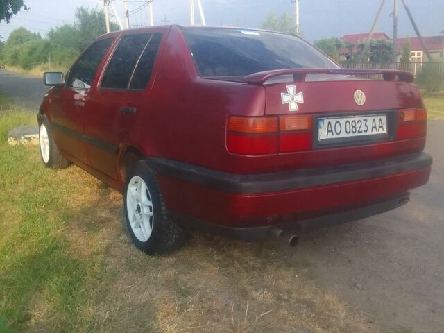 Красный Фольксваген Венто, объемом двигателя 1.8 л и пробегом 550 тыс. км за 1500 $, фото 6 на Automoto.ua