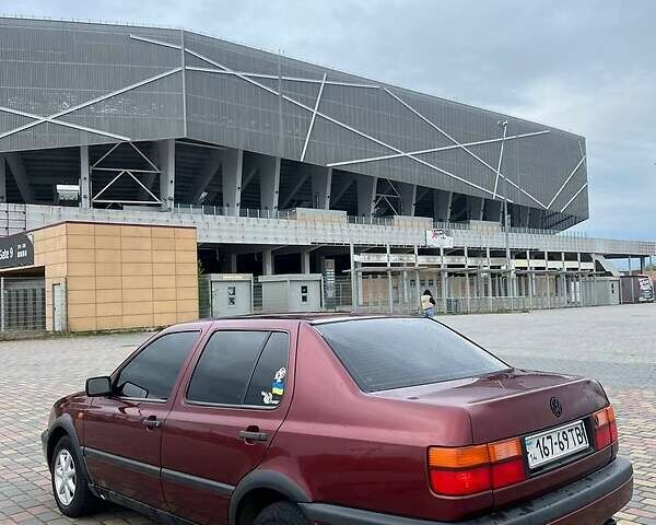 Червоний Фольксваген Венто, об'ємом двигуна 1.8 л та пробігом 335 тис. км за 2300 $, фото 4 на Automoto.ua