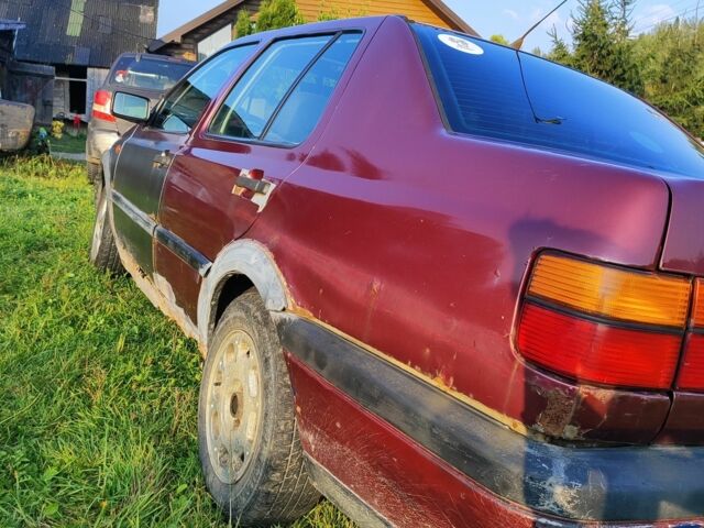 Красный Фольксваген Венто, объемом двигателя 1.8 л и пробегом 56 тыс. км за 450 $, фото 5 на Automoto.ua