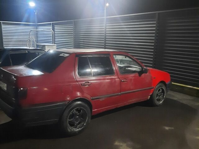 Красный Фольксваген Венто, объемом двигателя 1.9 л и пробегом 248 тыс. км за 1500 $, фото 2 на Automoto.ua