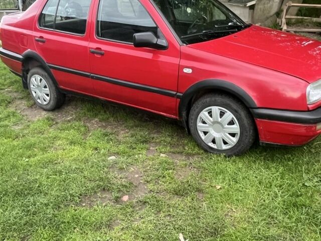 Червоний Фольксваген Венто, об'ємом двигуна 1.8 л та пробігом 12 тис. км за 1690 $, фото 5 на Automoto.ua