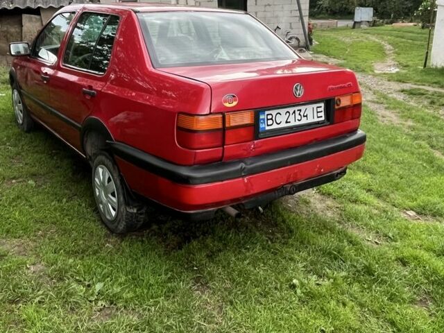 Червоний Фольксваген Венто, об'ємом двигуна 1.8 л та пробігом 12 тис. км за 1690 $, фото 4 на Automoto.ua