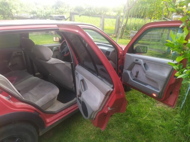 Красный Фольксваген Венто, объемом двигателя 1.8 л и пробегом 280 тыс. км за 1450 $, фото 1 на Automoto.ua