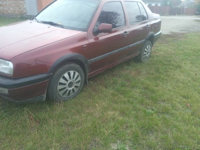 Красный Фольксваген Венто, объемом двигателя 1.6 л и пробегом 2 тыс. км за 1313 $, фото 5 на Automoto.ua