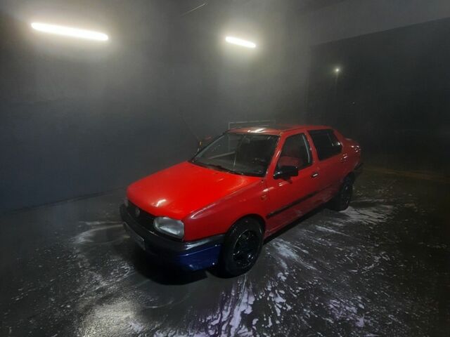 Красный Фольксваген Венто, объемом двигателя 1.9 л и пробегом 248 тыс. км за 1500 $, фото 5 на Automoto.ua