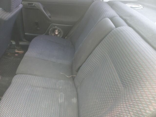 Красный Фольксваген Венто, объемом двигателя 1.6 л и пробегом 2 тыс. км за 1313 $, фото 3 на Automoto.ua