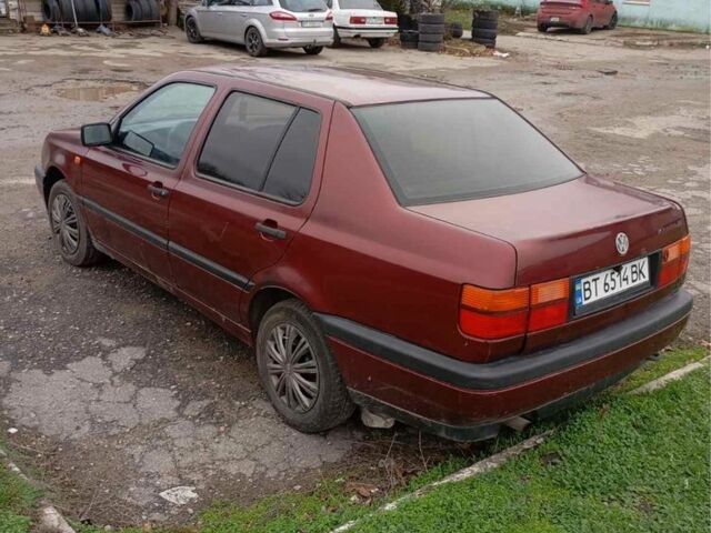 Красный Фольксваген Венто, объемом двигателя 2 л и пробегом 200 тыс. км за 1700 $, фото 3 на Automoto.ua