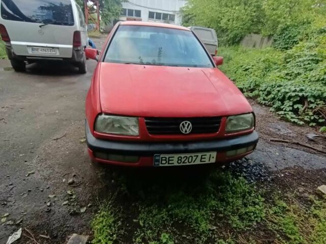 Красный Фольксваген Венто, объемом двигателя 1.8 л и пробегом 183 тыс. км за 2200 $, фото 1 на Automoto.ua