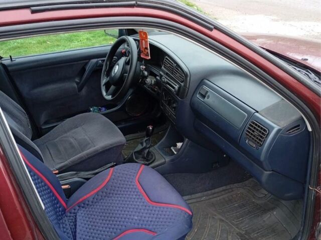 Красный Фольксваген Венто, объемом двигателя 2 л и пробегом 200 тыс. км за 1700 $, фото 5 на Automoto.ua