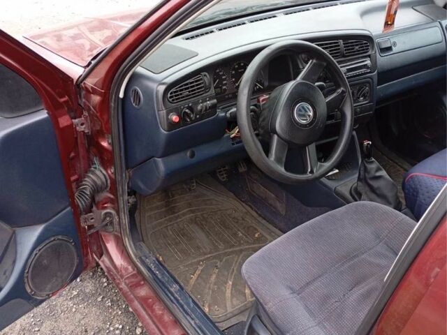 Красный Фольксваген Венто, объемом двигателя 2 л и пробегом 200 тыс. км за 1700 $, фото 7 на Automoto.ua