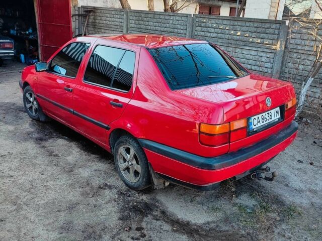 Красный Фольксваген Венто, объемом двигателя 1.8 л и пробегом 92 тыс. км за 3200 $, фото 1 на Automoto.ua