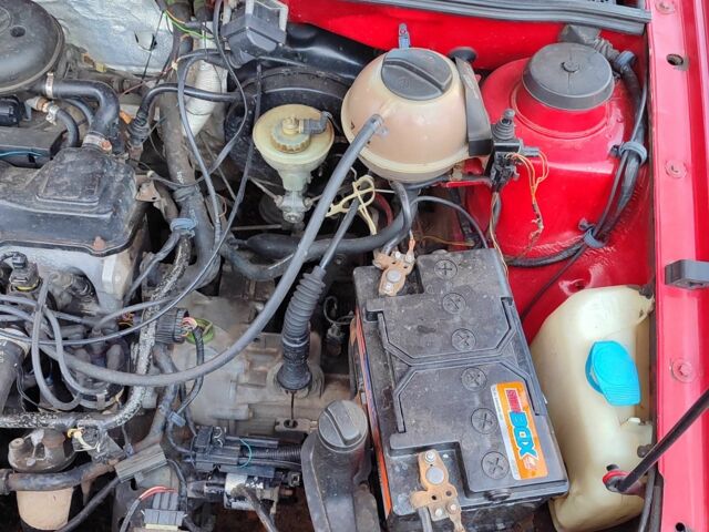 Красный Фольксваген Венто, объемом двигателя 1.8 л и пробегом 92 тыс. км за 3200 $, фото 4 на Automoto.ua