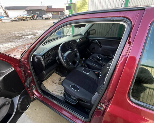 Красный Фольксваген Венто, объемом двигателя 1.78 л и пробегом 300 тыс. км за 2199 $, фото 11 на Automoto.ua